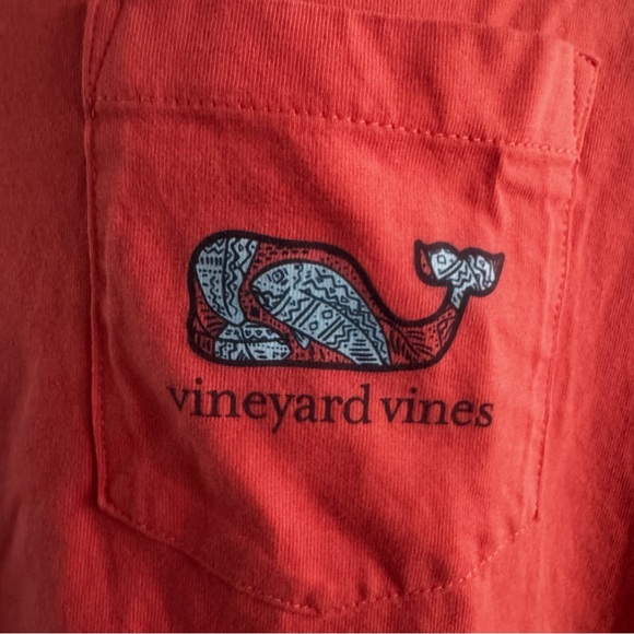 Vineyard Vines Whale Fill Short Sleeve Graphic Pocket Shirt size medium (G1) - Picture 2 of 7